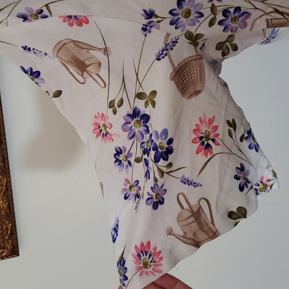 Floral with baskets and watering can blouse - Picture 3 of 9